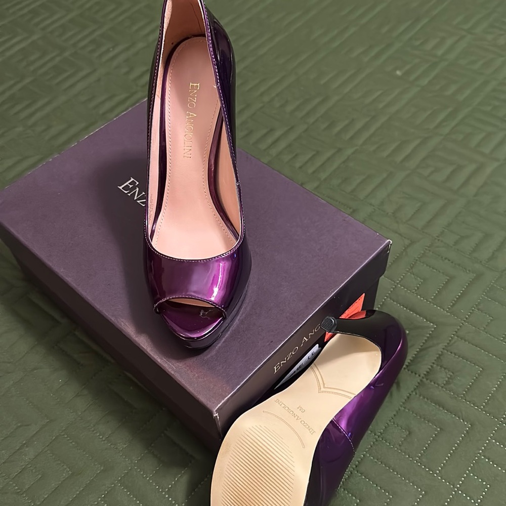 SEXY! Purple patent leather Enzo platform pumps. NEW IN THE BOX!!